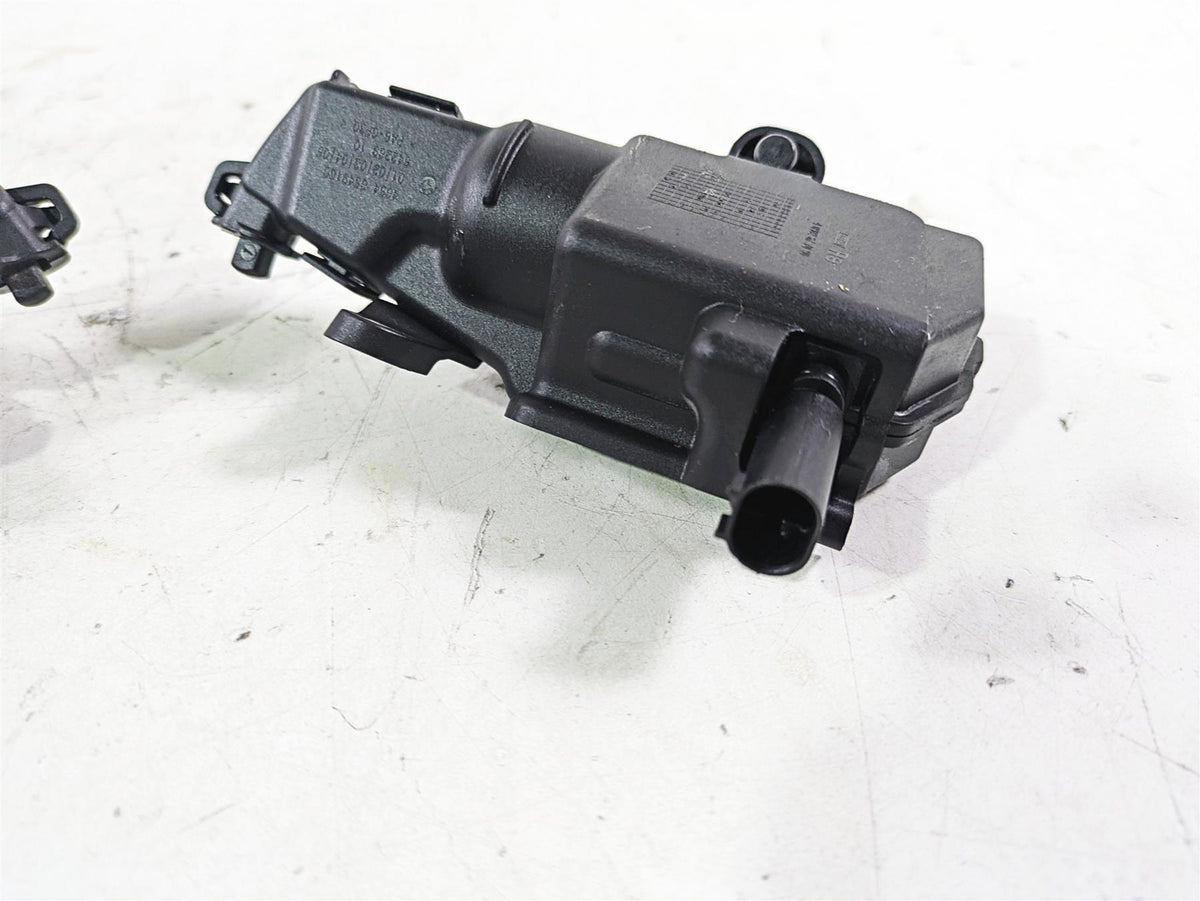 2022 BMW R1250 RT K052 Saddlebag Saddle Bag Lock Set 46547724037 {{ shop.shopifyCountryName }} - Mototech271