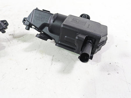 2022 BMW R1250 RT K052 Saddlebag Saddle Bag Lock Set 46547724037 {{ shop.shopifyCountryName }} - Mototech271