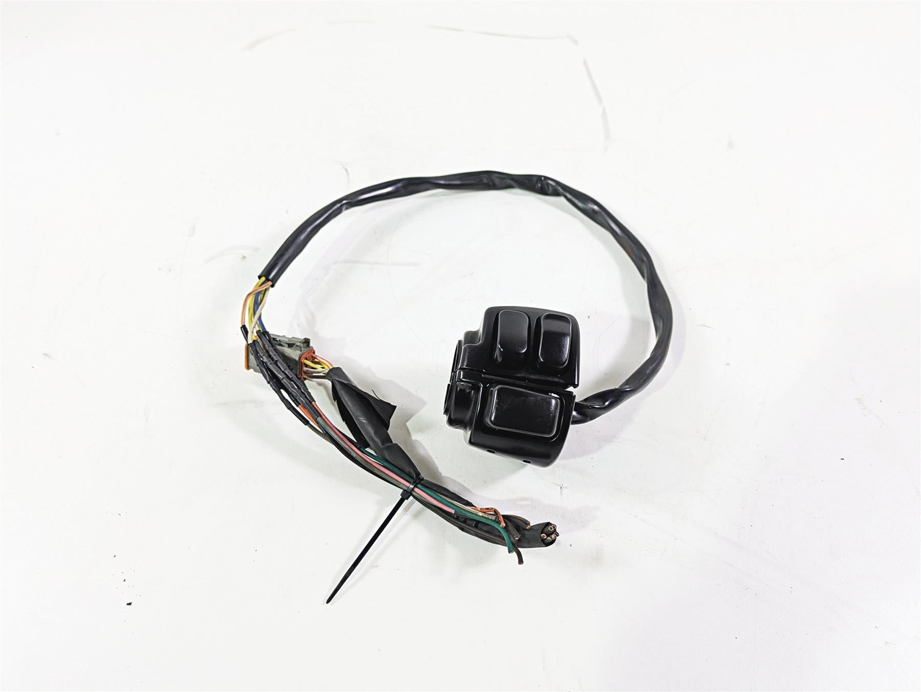 2005 Harley Touring FLHRI Road King Left Hand Control Switch 71597-96B {{ shop.shopifyCountryName }} - Mototech271