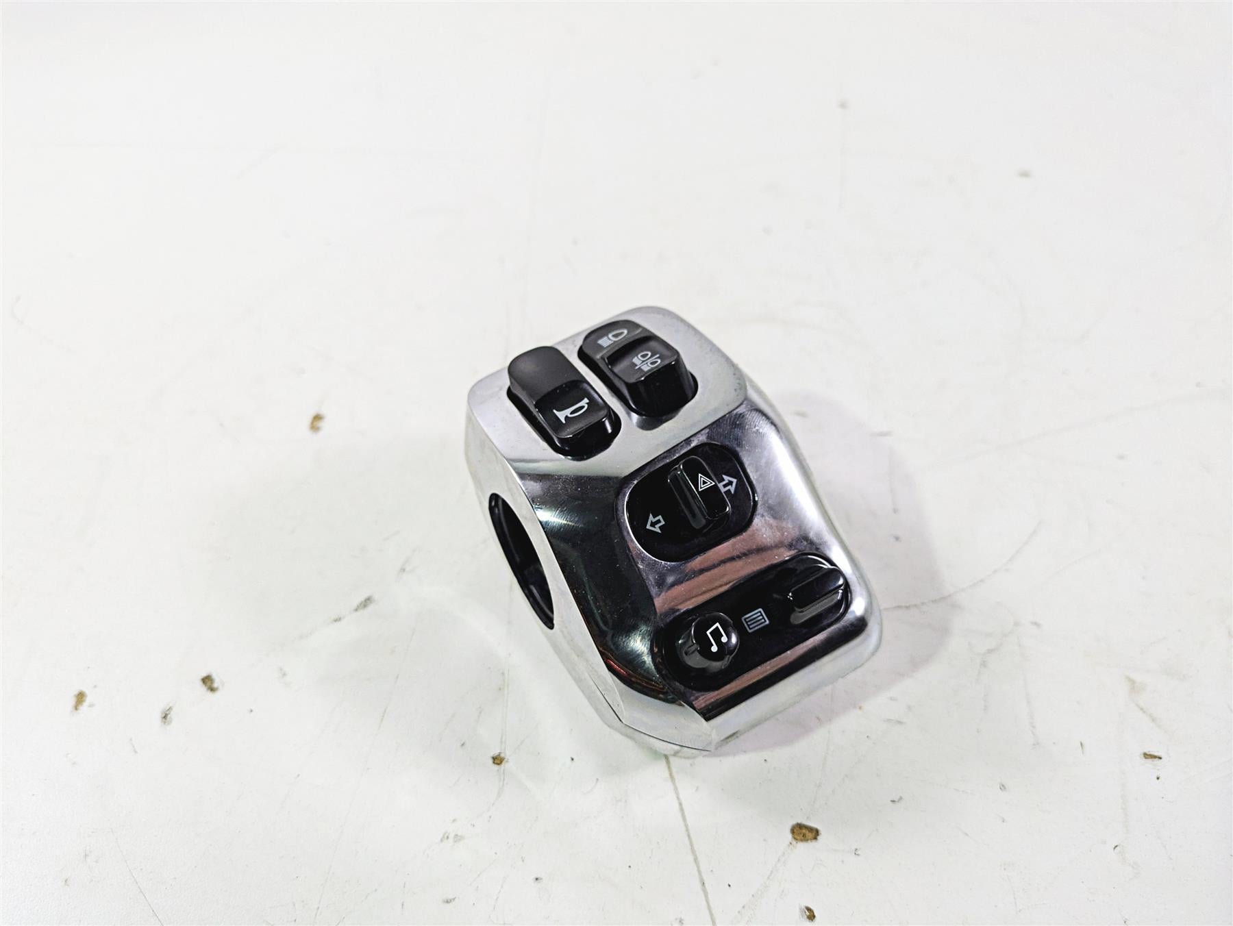 2019 Indian Chieftain Limited Chrome Left Hand Control Switch Light 4018465 {{ shop.shopifyCountryName }} - Mototech271