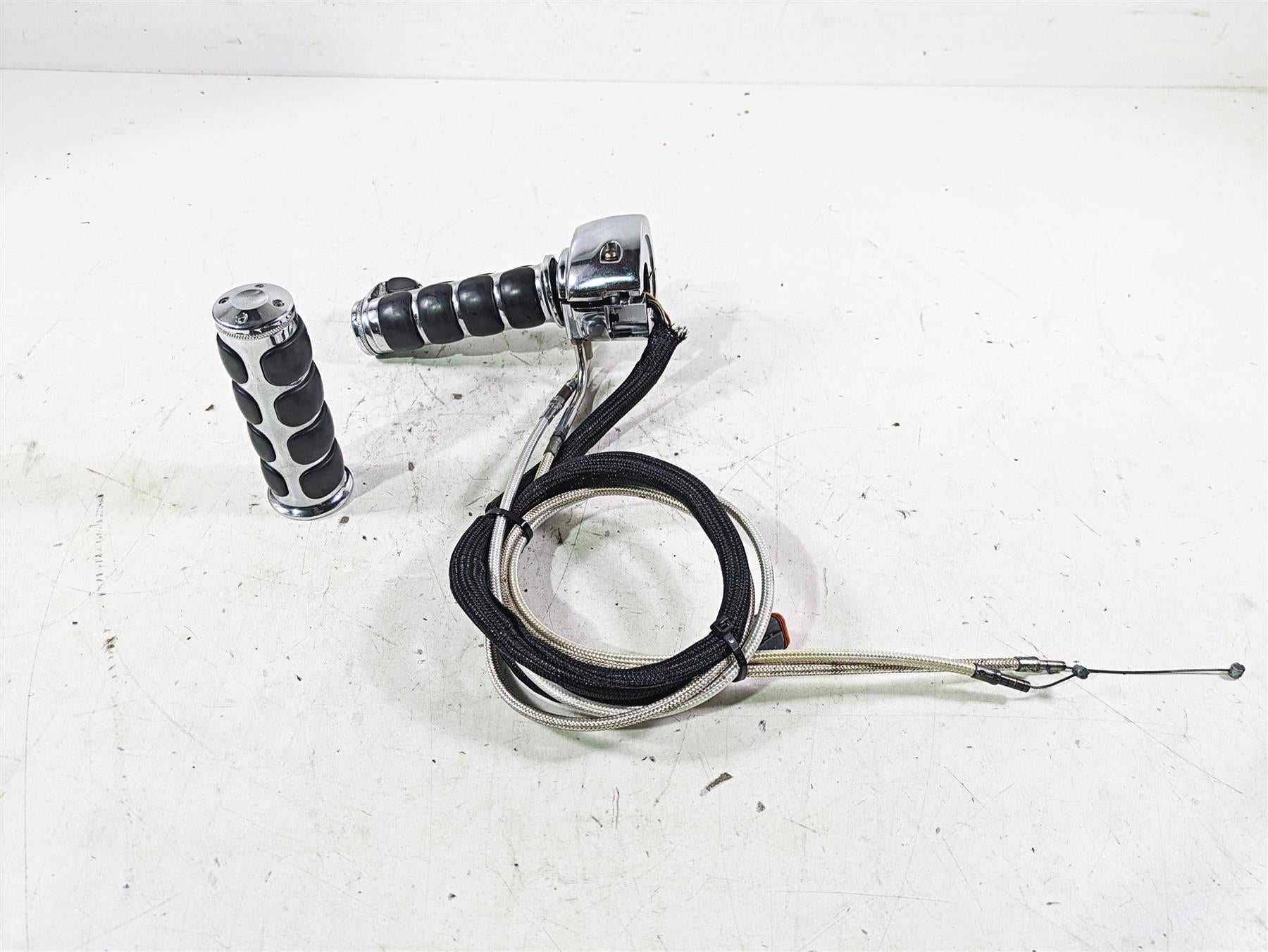 2002 Harley FLSTC Softail Heritage Right Chrome Hand Control Switch 71684-06A {{ shop.shopifyCountryName }} - Mototech271
