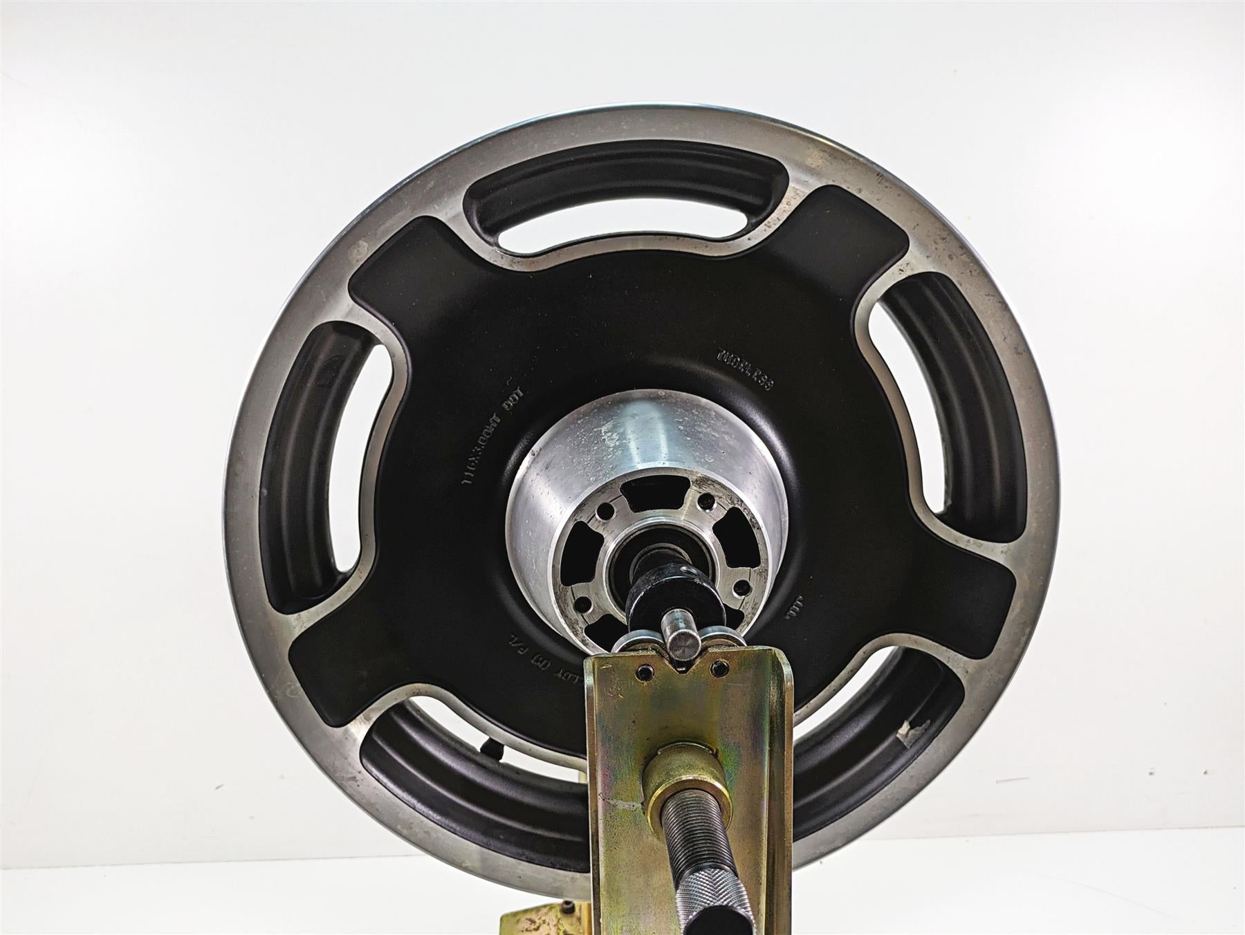 2006 Harley Touring FLHXI Street Glide Nice 16x3 Cast Front Wheel Rim 41285-06 | Mototech271