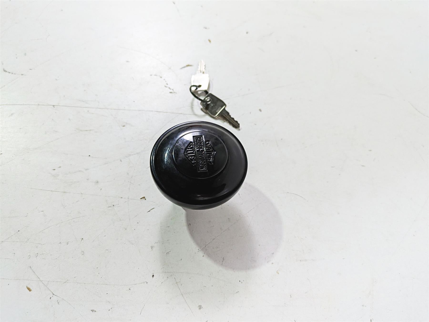 2018 Harley Softail FXFBS Fat Bob Fuel Tank Gas Cap + Key Set 61100124A {{ shop.shopifyCountryName }} - Mototech271