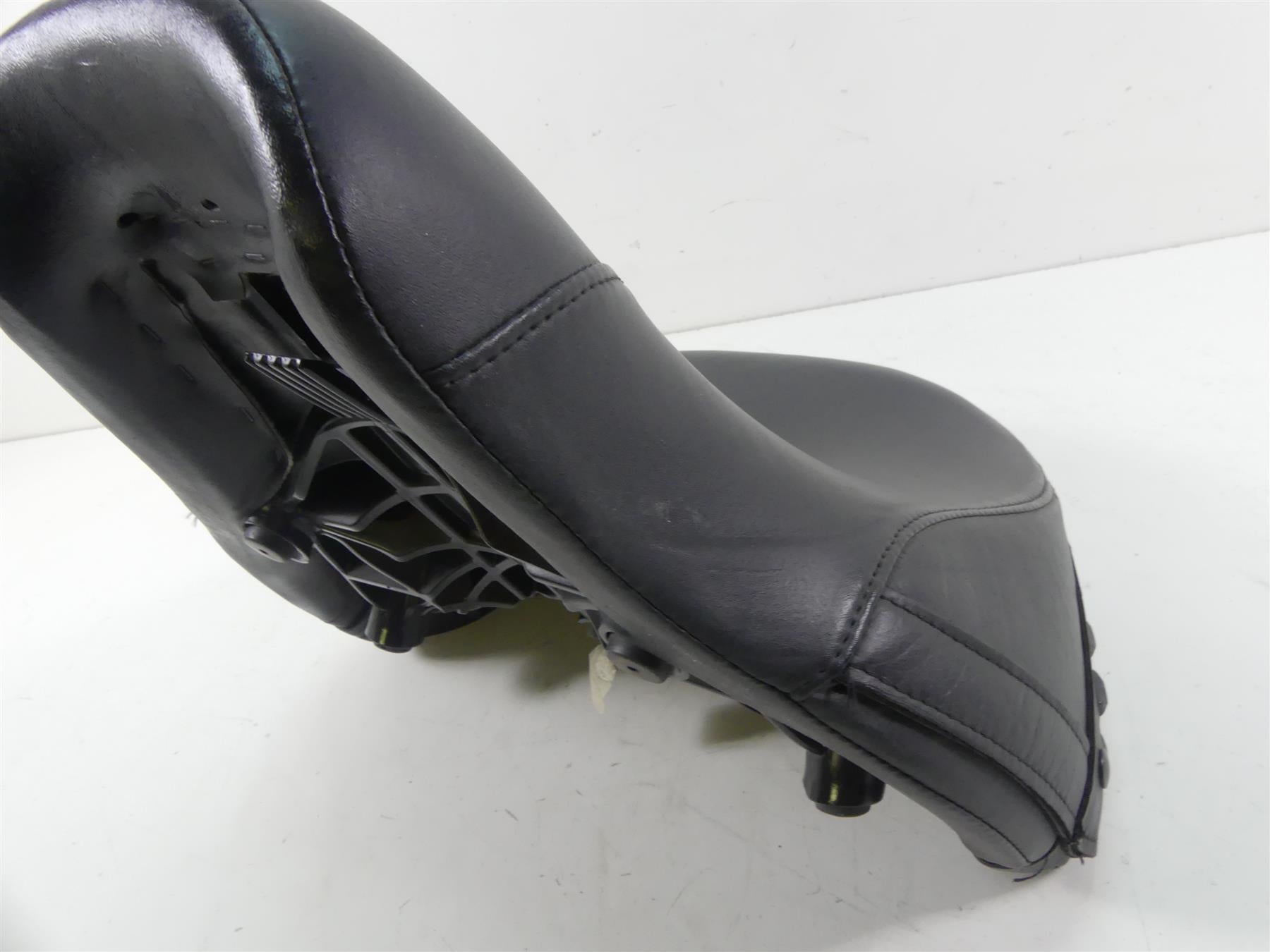 2018 Harley FLHC Softail Heritage Front Rider Driver Saddle Seat - Nice 52000271 {{ shop.shopifyCountryName }} - Mototech271