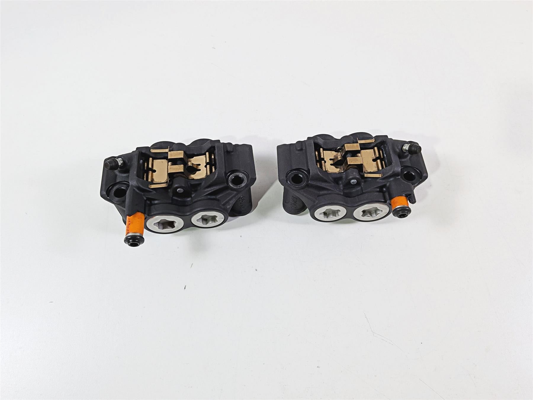 2025 Yamaha YZF R7 Front Brake Caliper & Pad Set 1RC-2580T-00-00 1RC-2580U-00-00 {{ shop.shopifyCountryName }} - Mototech271