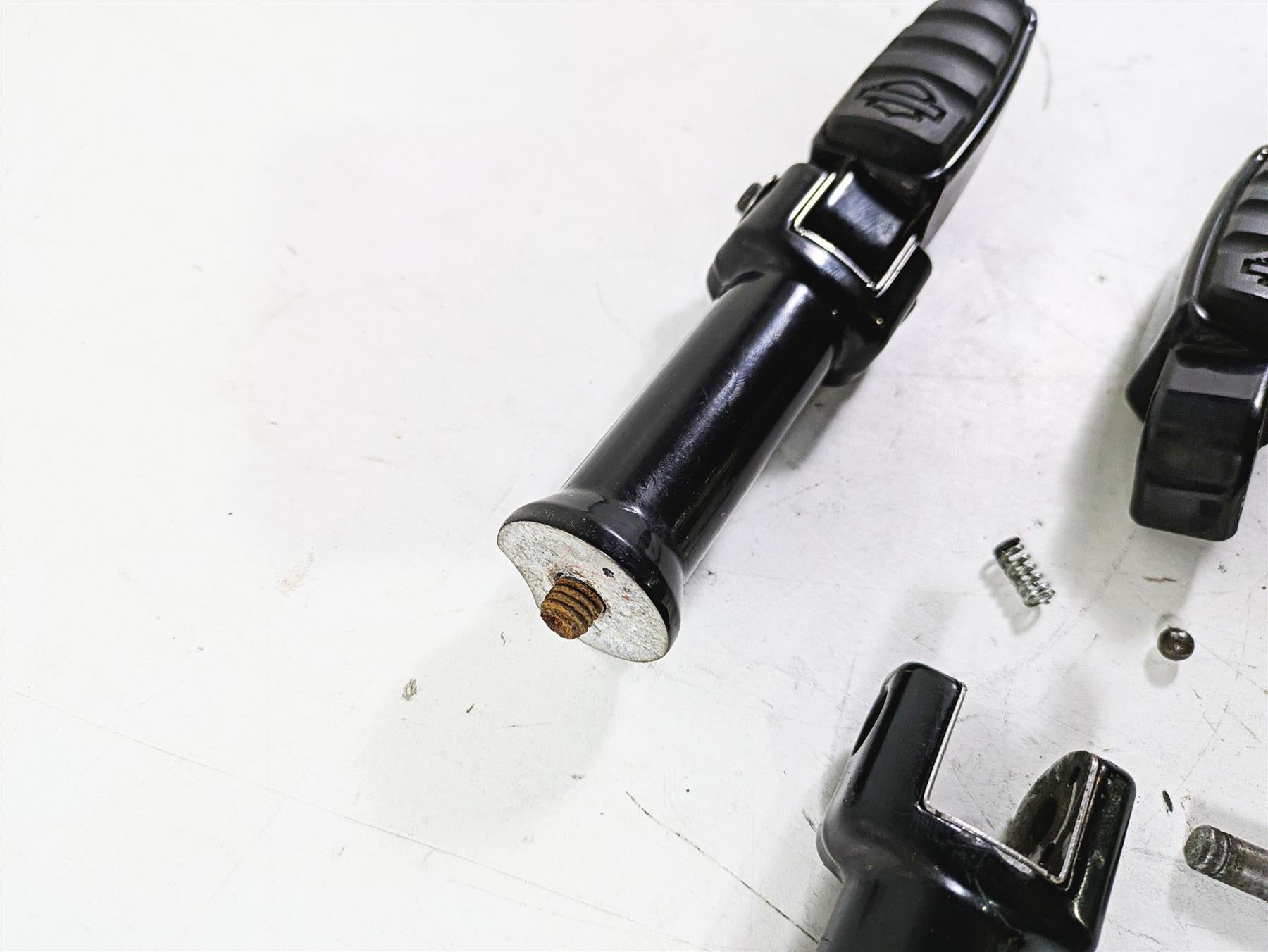 2018 Harley Softail FXFBS Fat Bob Passenger Livewire Footpeg Set - Read 50500762 {{ shop.shopifyCountryName }} - Mototech271