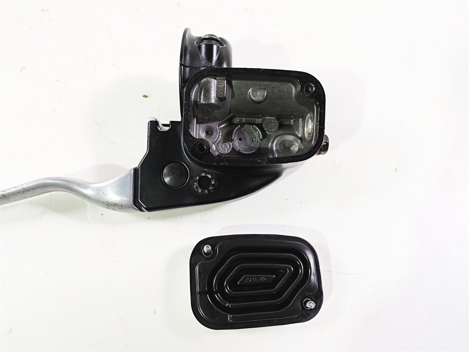 2006 Harley VRSCR Street V-Rod Front Brake Master Cylinder 11/16 44551-06C {{ shop.shopifyCountryName }} - Mototech271