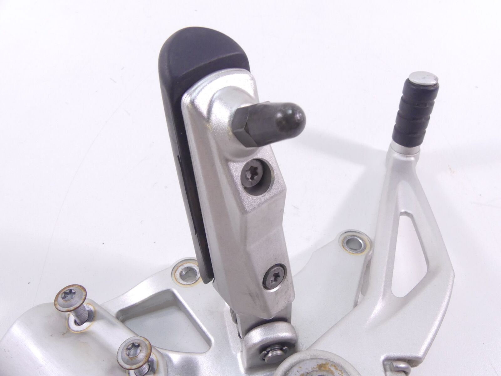 2008 BMW R1200R K27 Right Rider Footpeg Foot Peg Brake Pedal Set 46717671076 {{ shop.shopifyCountryName }} - Mototech271
