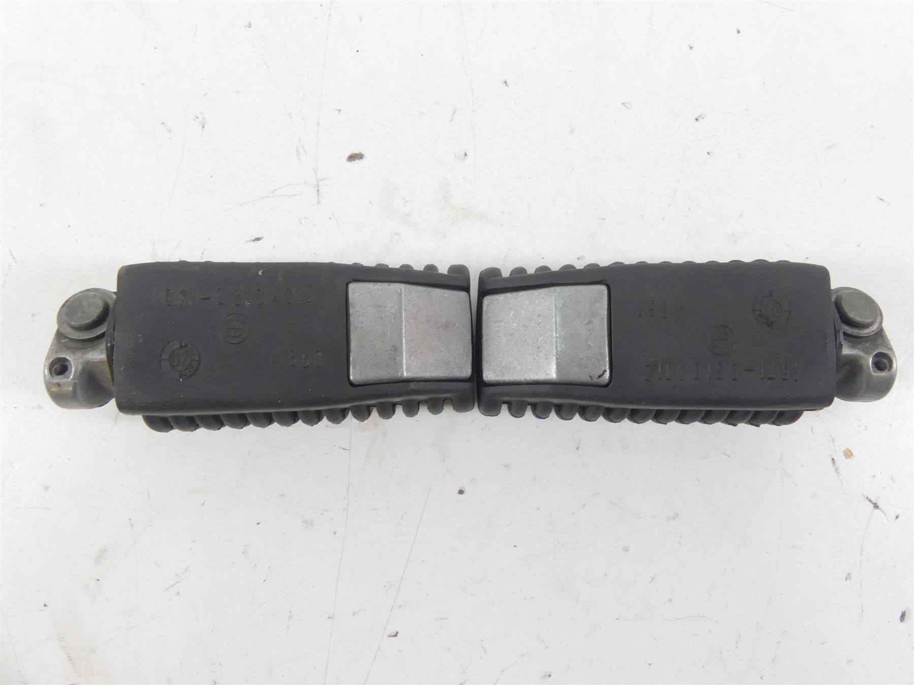 2003 BMW R1150 GS R21 Passenger Footpeg Foot Peg Set 46712314761 46712314762 {{ shop.shopifyCountryName }} - Mototech271