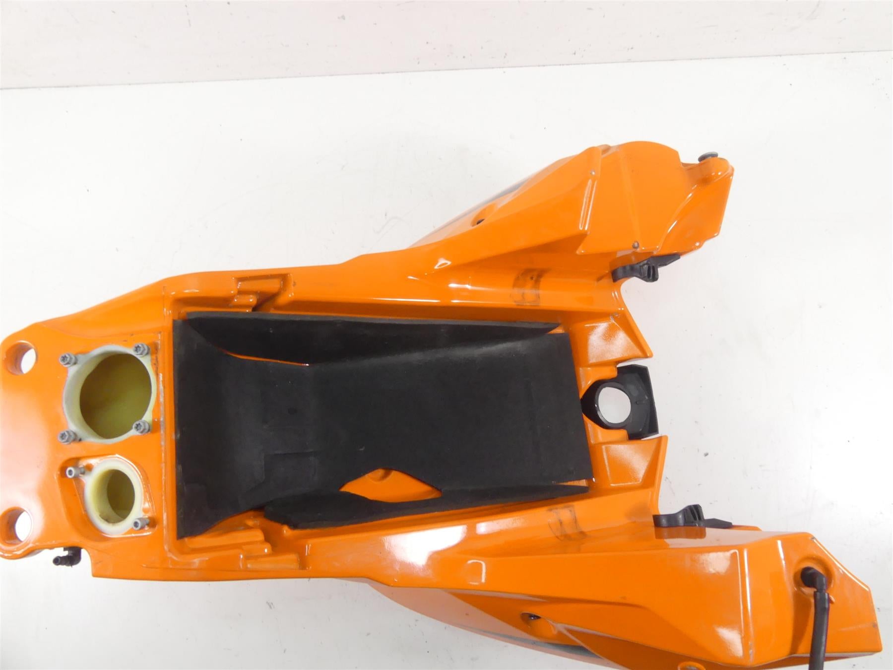 2015 KTM 1290R Super Duke Fuel Gas Petrol Tank & Upper Cover 6130701304430A {{ shop.shopifyCountryName }} - Mototech271
