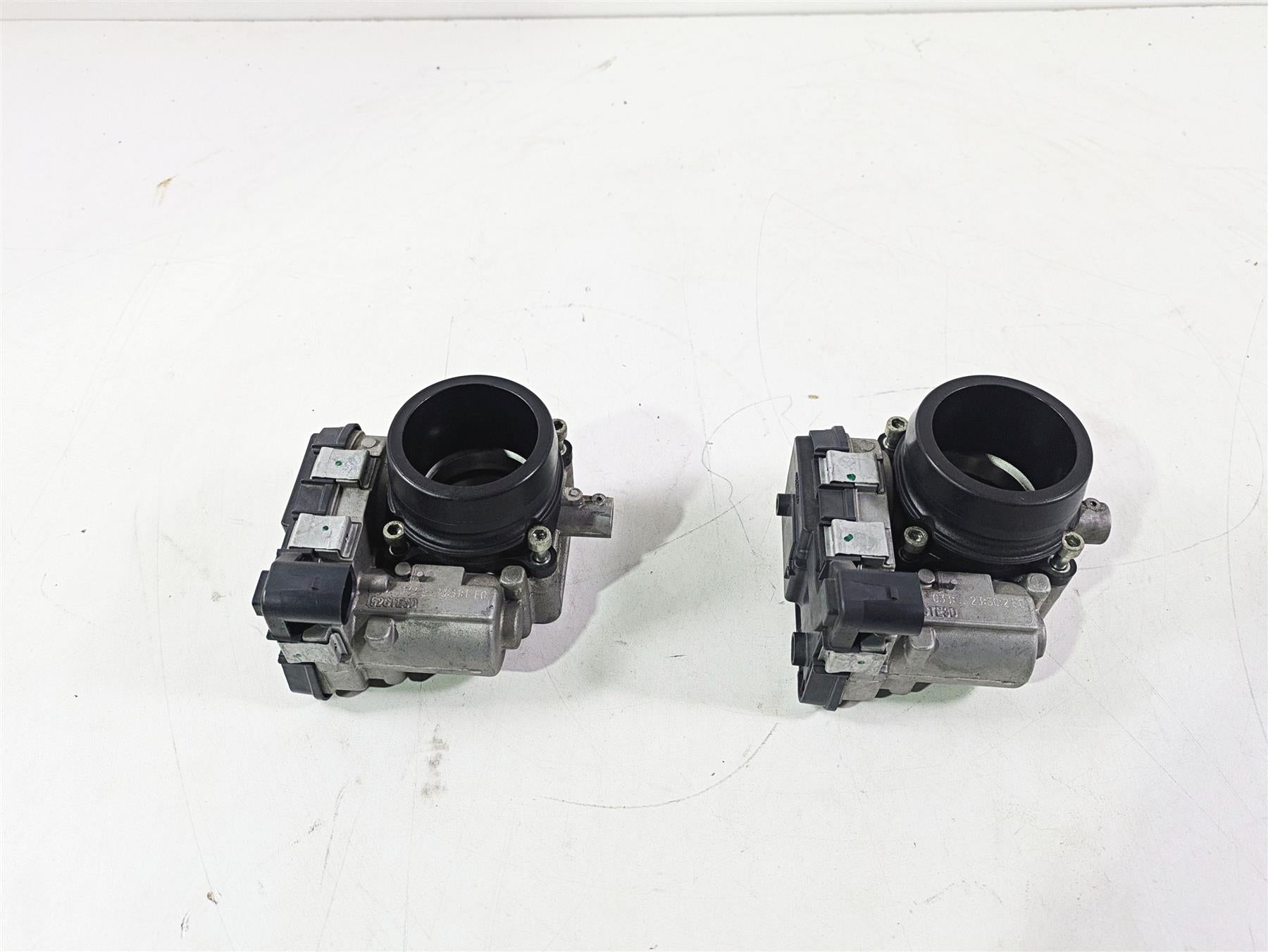 2015 Ducati Hypermotard 821 SP Throttle Body Bodies Fuel Injection Set 28240903A {{ shop.shopifyCountryName }} - Mototech271