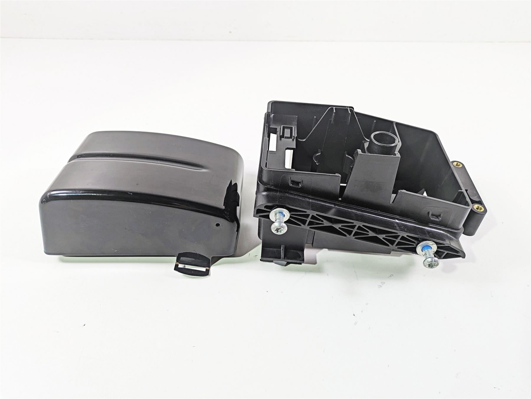 2014 Harley FXDF Dyna Fat Bob Electric Tray & Black Cover 70367-12 {{ shop.shopifyCountryName }} - Mototech271