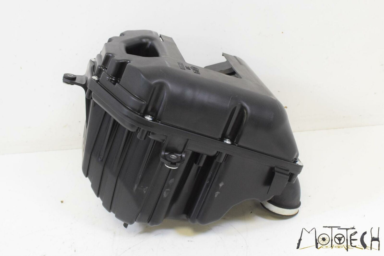 2016 Yamaha MT09 FZ09 Air Cleaner Breather Filter Box Assembly 90110-06388-00 {{ shop.shopifyCountryName }} - Mototech271