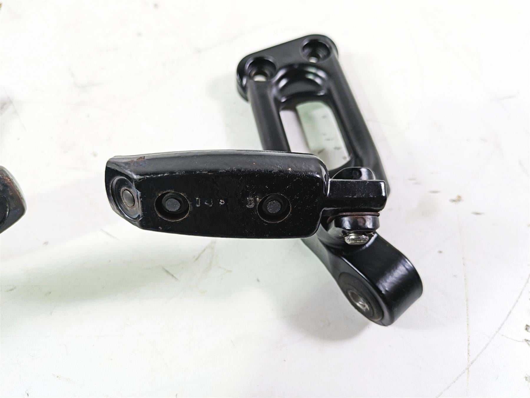 2013 Harley VRSCDX Night Rod Sp Rear Passenger Footpeg Set L 51723-07 R 51722-07 {{ shop.shopifyCountryName }} - Mototech271
