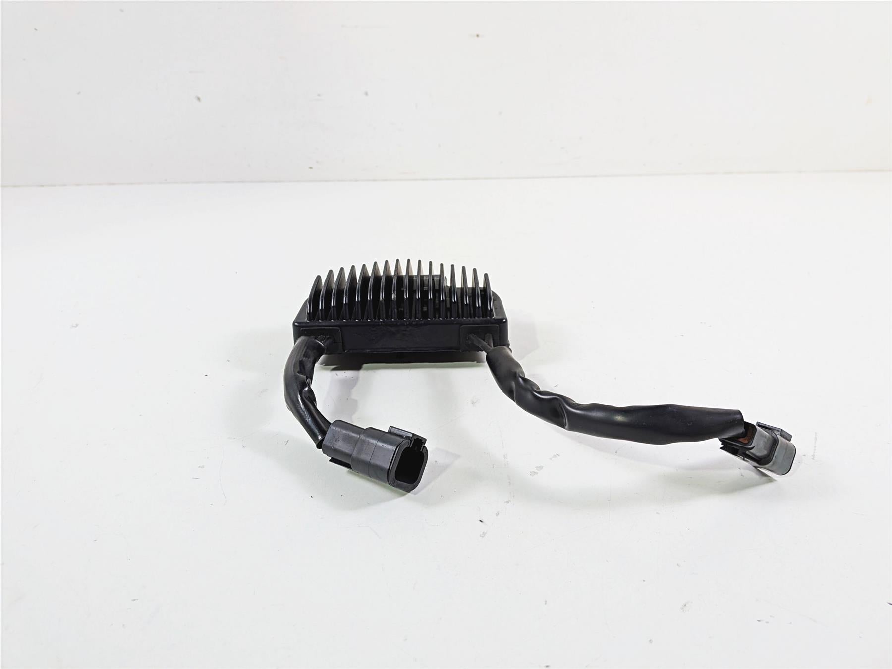 2007 Harley Dyna FXDB Street Bob Rectifier Voltage Regulator 74631-06 {{ shop.shopifyCountryName }} - Mototech271