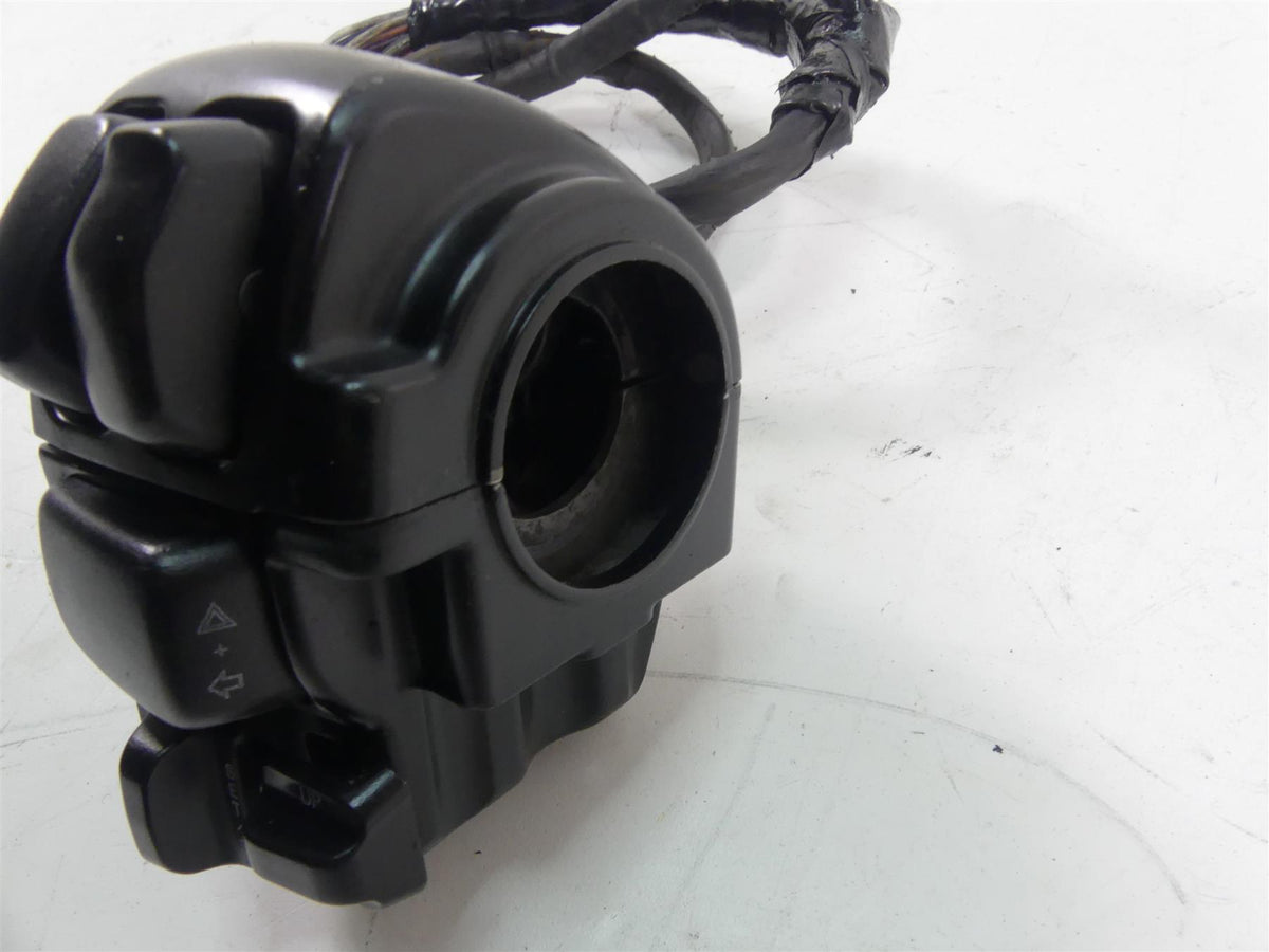 2011 Harley Touring FLTRU Road Glide Right Cruise Control Switch -Read 71682-06A {{ shop.shopifyCountryName }} - Mototech271