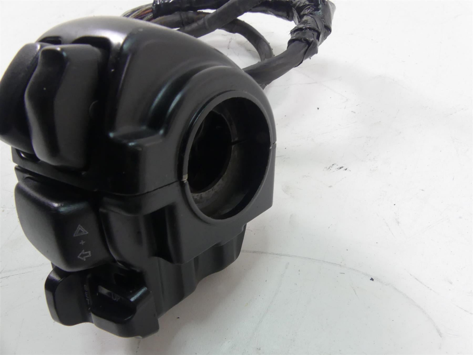 2011 Harley Touring FLTRU Road Glide Right Cruise Control Switch -Read 71682-06A {{ shop.shopifyCountryName }} - Mototech271