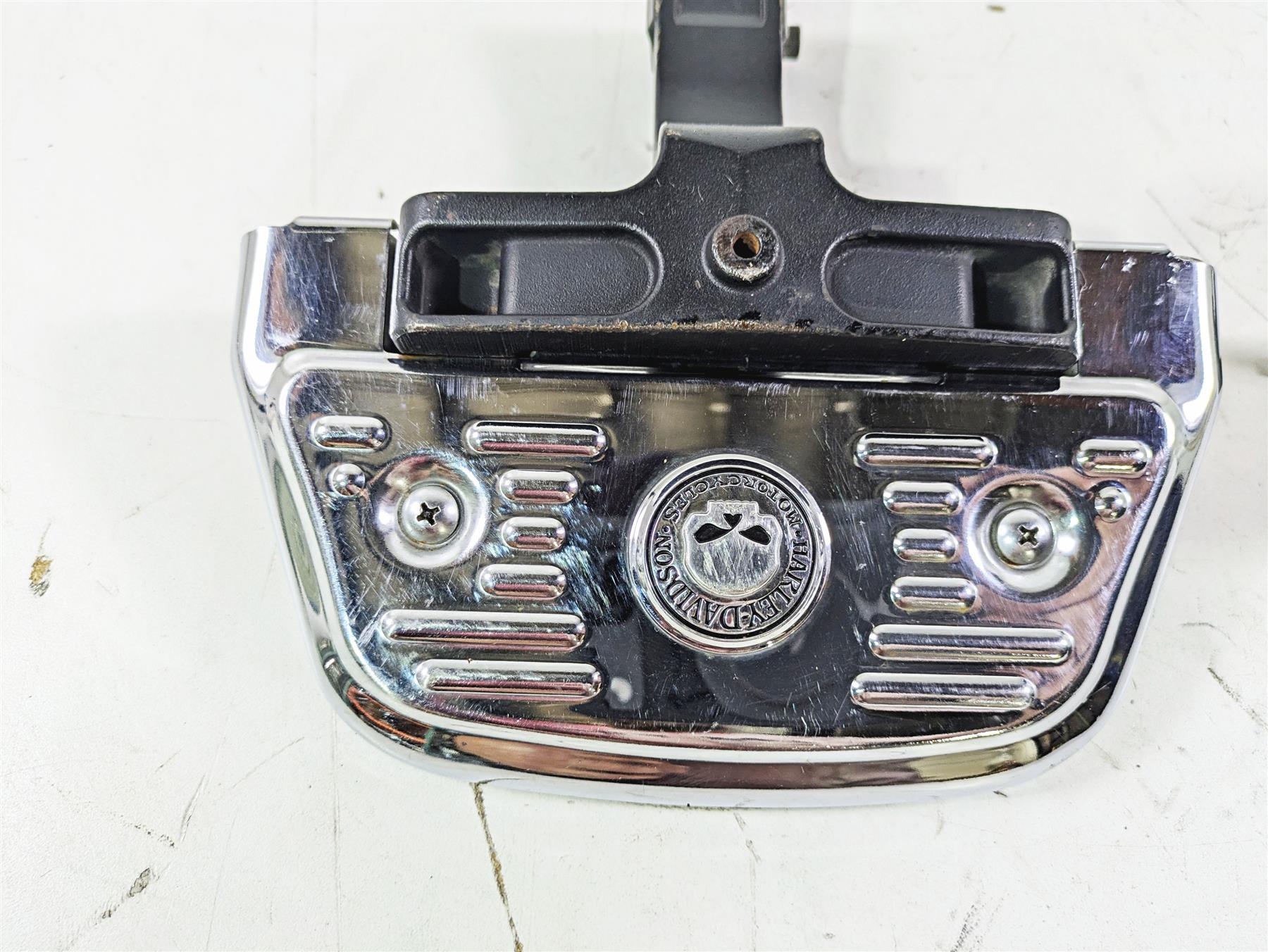 2008 Harley FLSTC 105TH Softail Heritage Right Rear Footboard & Bracket 50483-00 {{ shop.shopifyCountryName }} - Mototech271