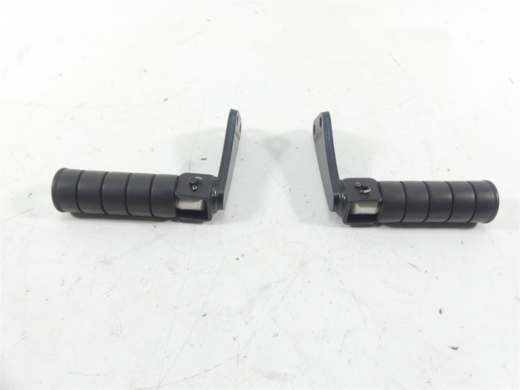 2001 Yamaha XV1600 Road Star Rear Passenger Pillion Foot Peg Set 4WM-27430-11-00 {{ shop.shopifyCountryName }} - Mototech271