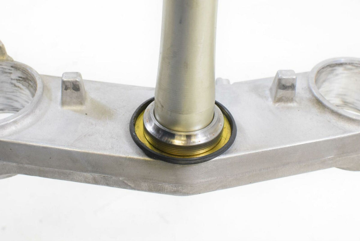 2005 Suzuki GSX1300 R Hayabusa Lower Triple Tree Steering Yoke 51410-24F30 {{ shop.shopifyCountryName }} - Mototech271