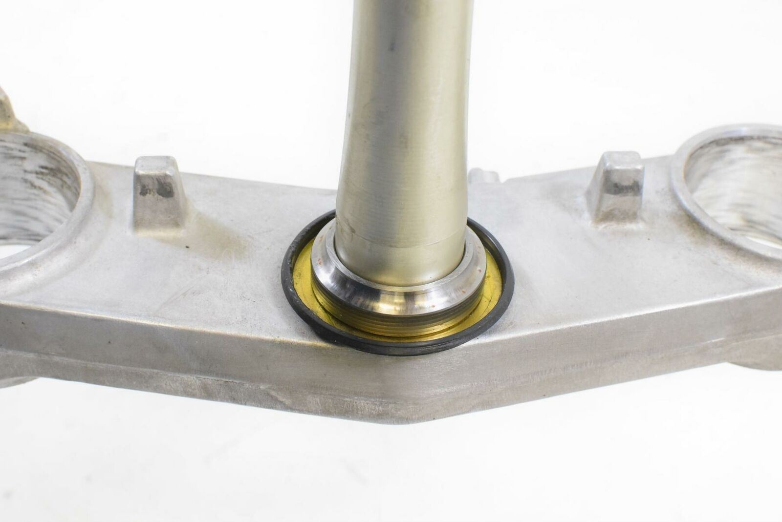 2005 Suzuki GSX1300 R Hayabusa Lower Triple Tree Steering Yoke 51410-24F30 {{ shop.shopifyCountryName }} - Mototech271