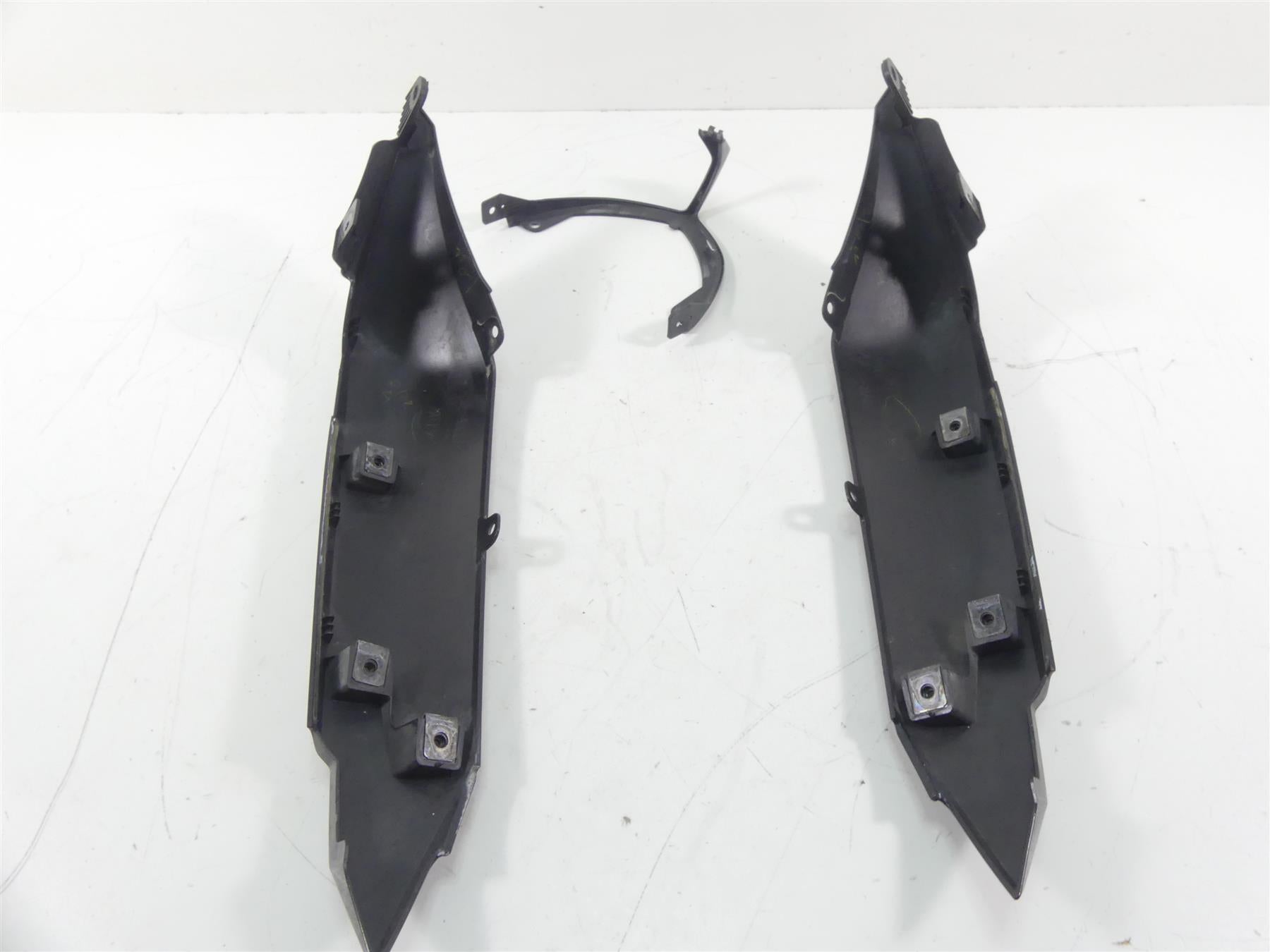 2007 Yamaha FZ1 Fazer Rear Tail Side Cover Fairing Set 3C3-2471K-00 3C3-2472K-00 {{ shop.shopifyCountryName }} - Mototech271