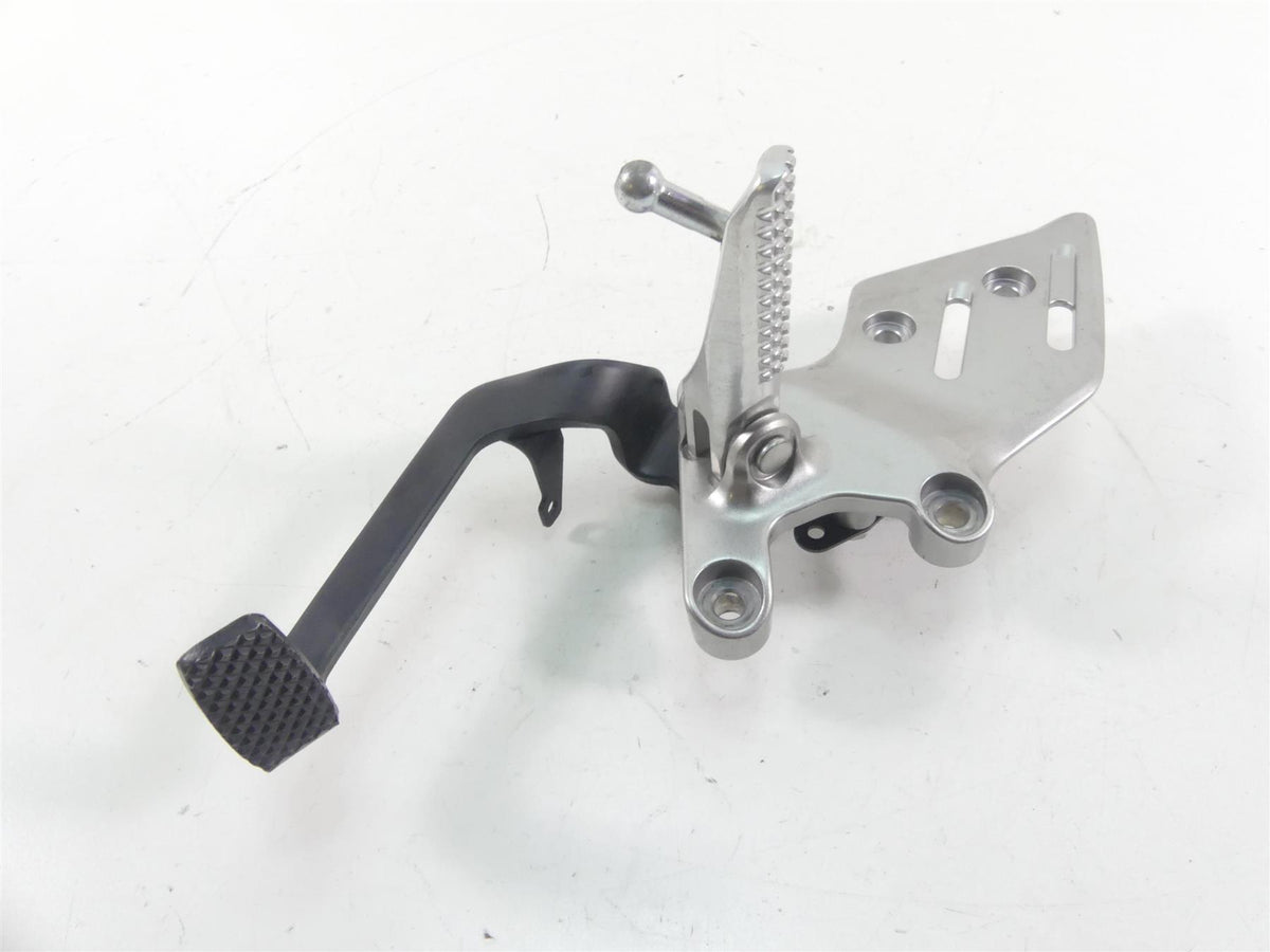 2022 Yamaha MT09 FZ09 Right Front Footpeg + Brake Pedal Set B7N-27443-00-00 {{ shop.shopifyCountryName }} - Mototech271