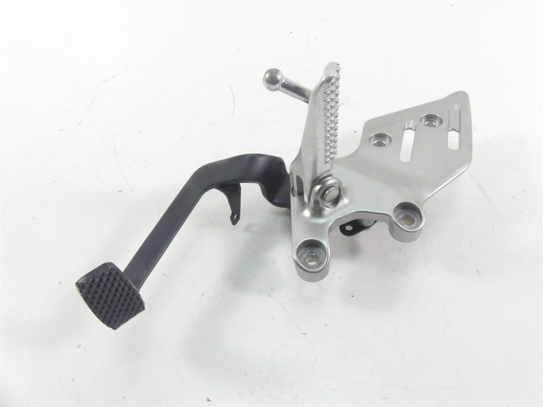 2022 Yamaha MT09 FZ09 Right Front Footpeg + Brake Pedal Set B7N-27443-00-00 {{ shop.shopifyCountryName }} - Mototech271