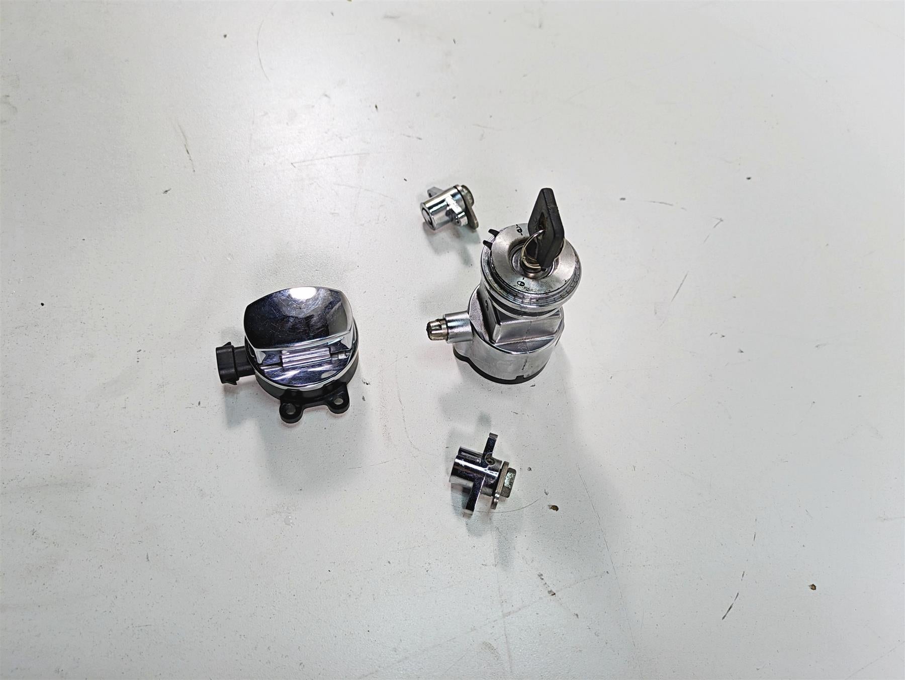 2012 Harley FLD Dyna Switchback Ignition Switch Key Lock Set 71304-04 {{ shop.shopifyCountryName }} - Mototech271