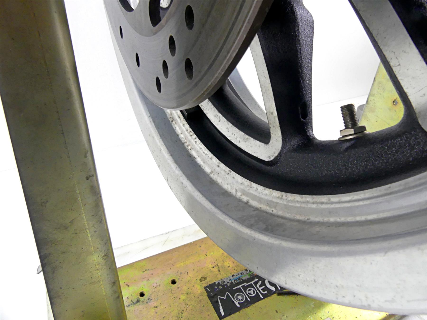 2014 Harley FXDL Dyna Low Rider Rear Wheel Rim 17x4.5 40900289 {{ shop.shopifyCountryName }} - Mototech271