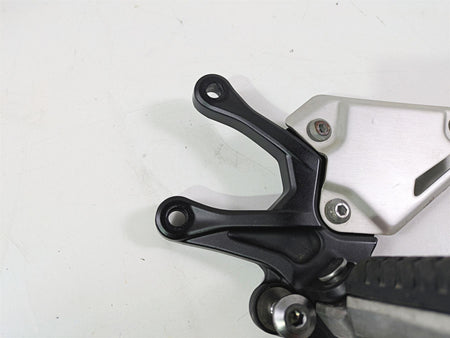 2020 Kawasaki Z900 ZR900 Left Front Foot Peg & Mount 35063-1399-18R {{ shop.shopifyCountryName }} - Mototech271