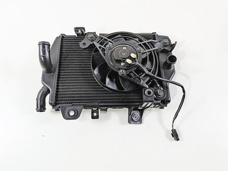 2022 Triumph Tiger 900 GT Pro Left Coolant Radiator And Fan T2104610 {{ shop.shopifyCountryName }} - Mototech271