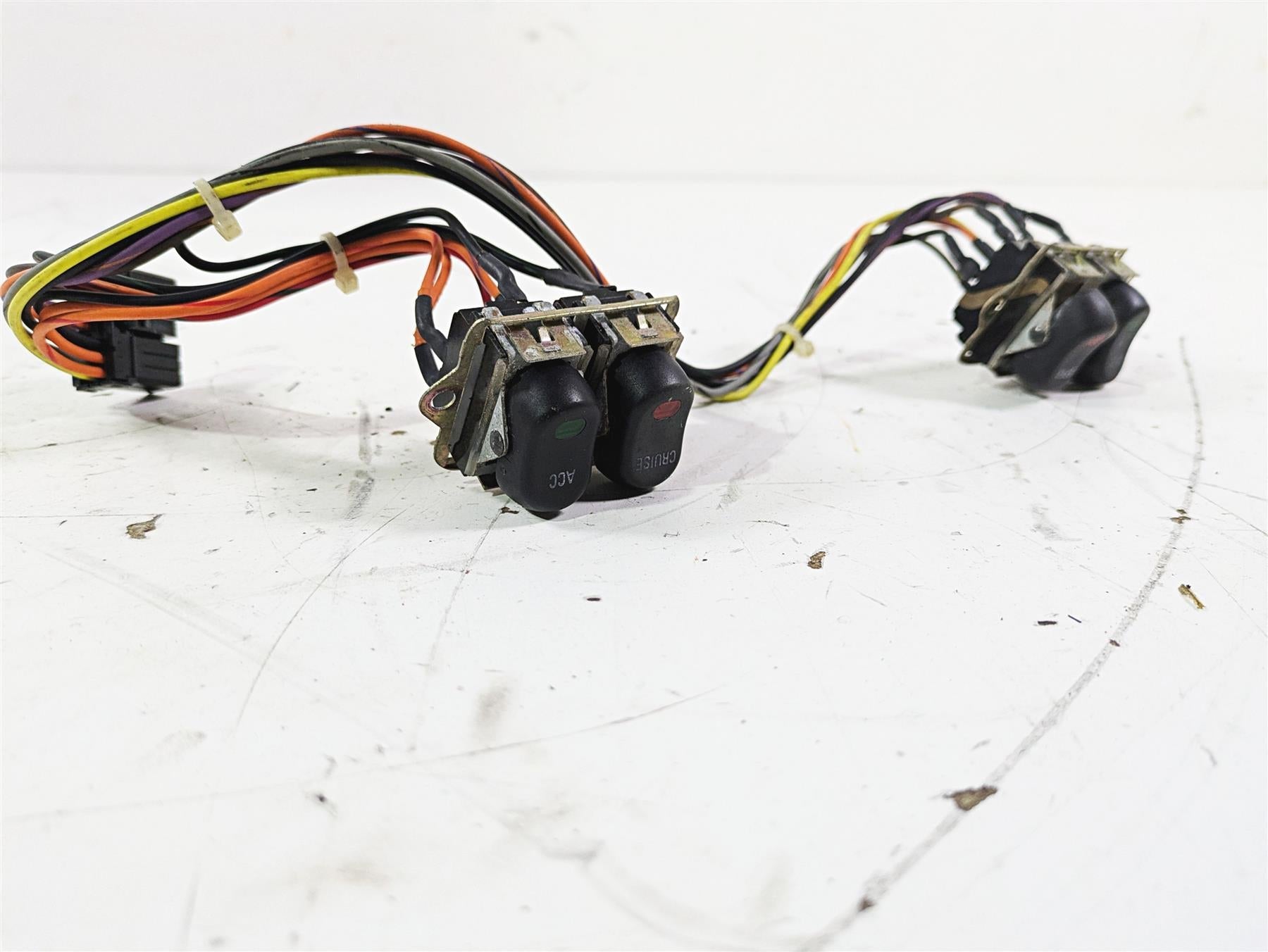 2003 Harley Touring FLHTCUI E-Glide 100th Auxiliary Switch Set 70271-98 {{ shop.shopifyCountryName }} - Mototech271