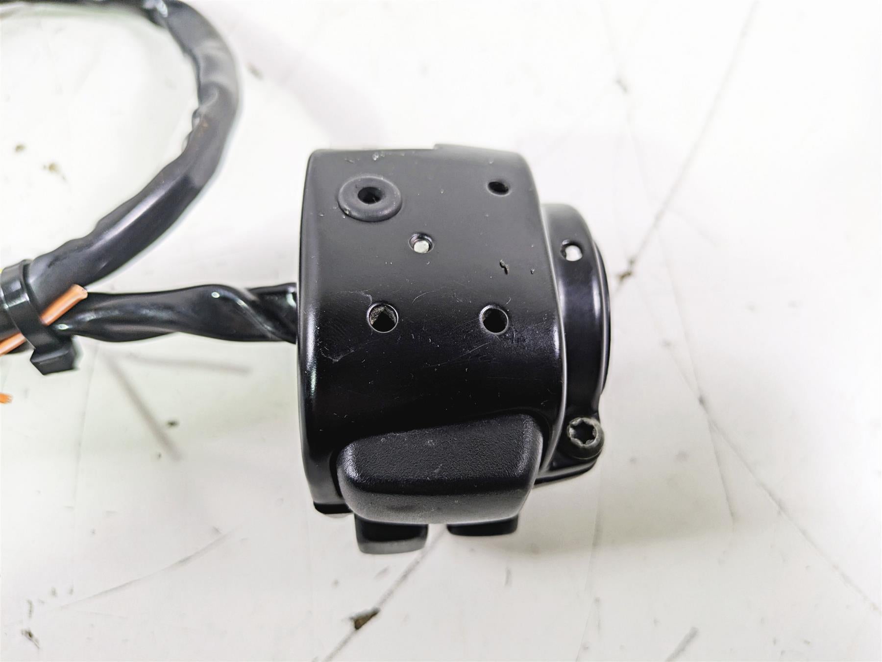 2012 Harley VRSCF Muscle V Rod Left Hand Control Switch - Read 71682-06A {{ shop.shopifyCountryName }} - Mototech271
