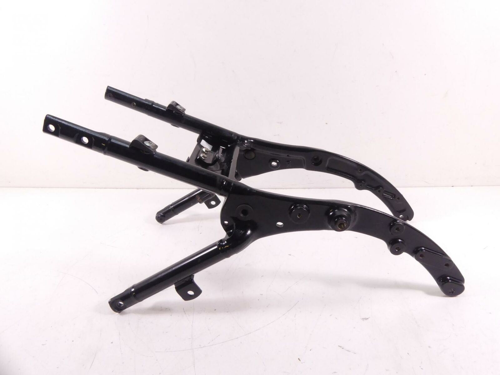 2013 Harley Touring FLTRU Road Glide Straight Subframe Sub Frame 48079-09BHP