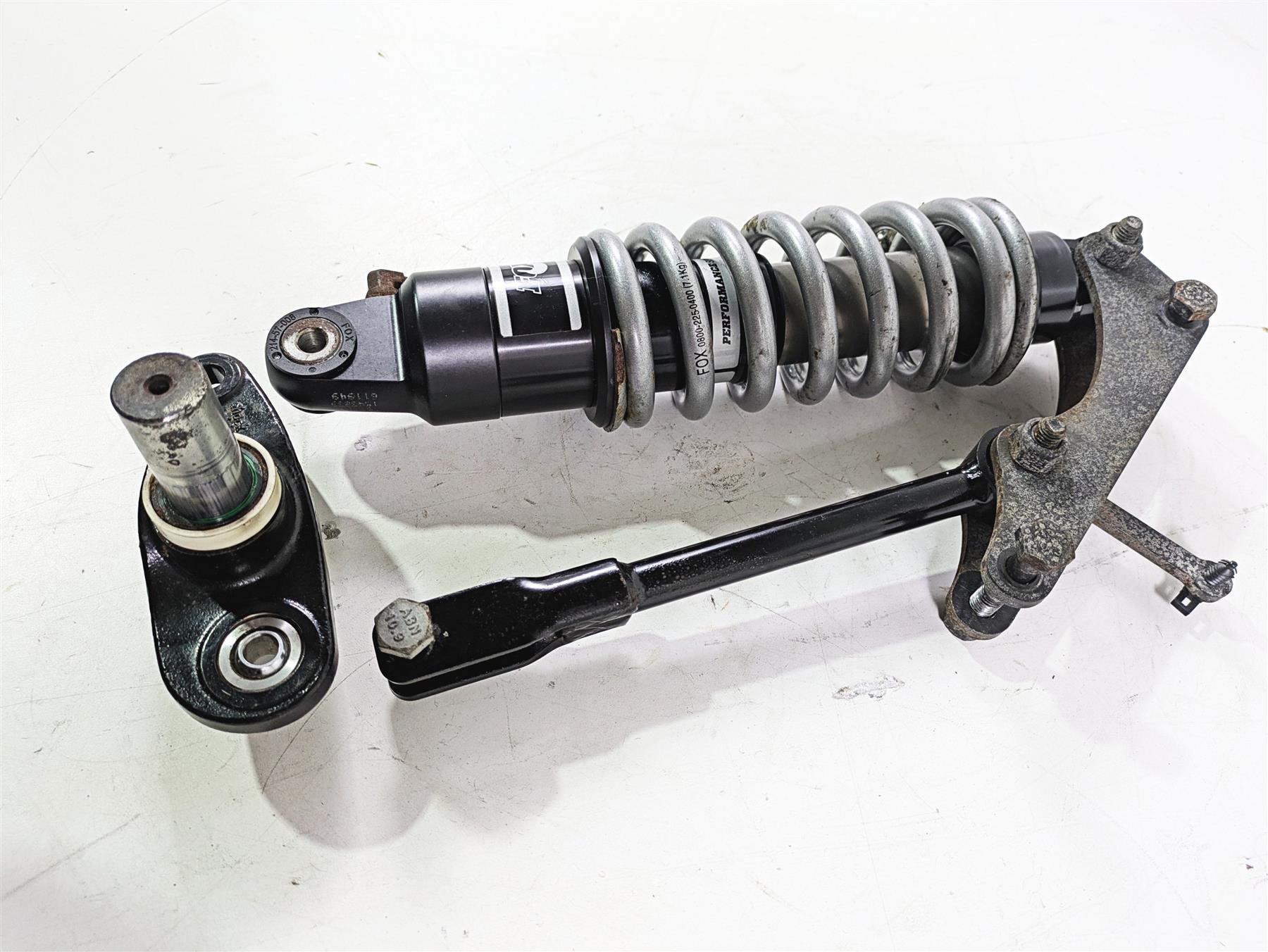 2018 Indian Chieftain Limited Fox Rear Shock Damper & Linkage 1019402 1543839 {{ shop.shopifyCountryName }} - Mototech271