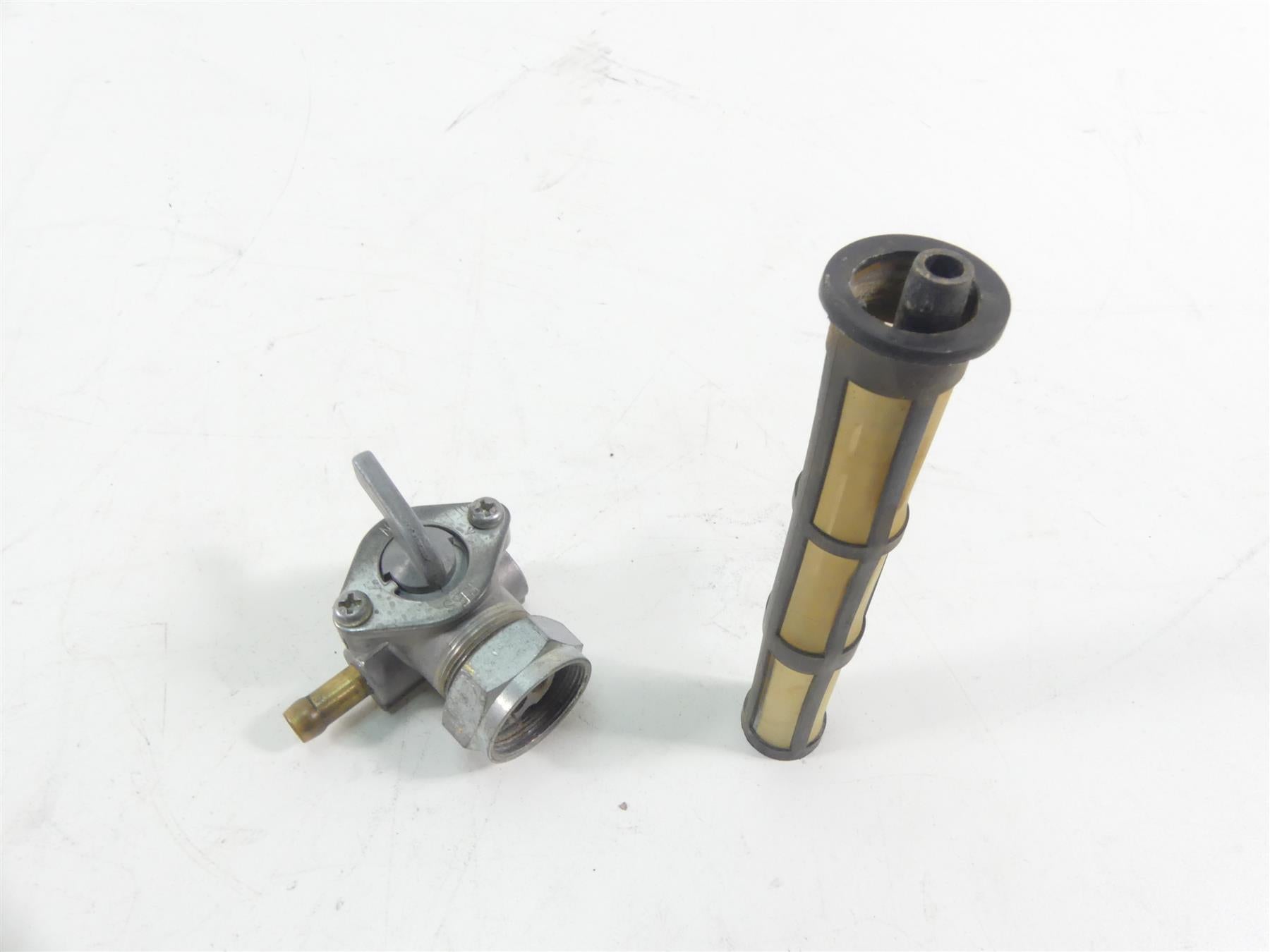 1993 Harley Dyna FXDL Low Rider Fuel Gas Petrol Valve Petcock 62167-81 {{ shop.shopifyCountryName }} - Mototech271