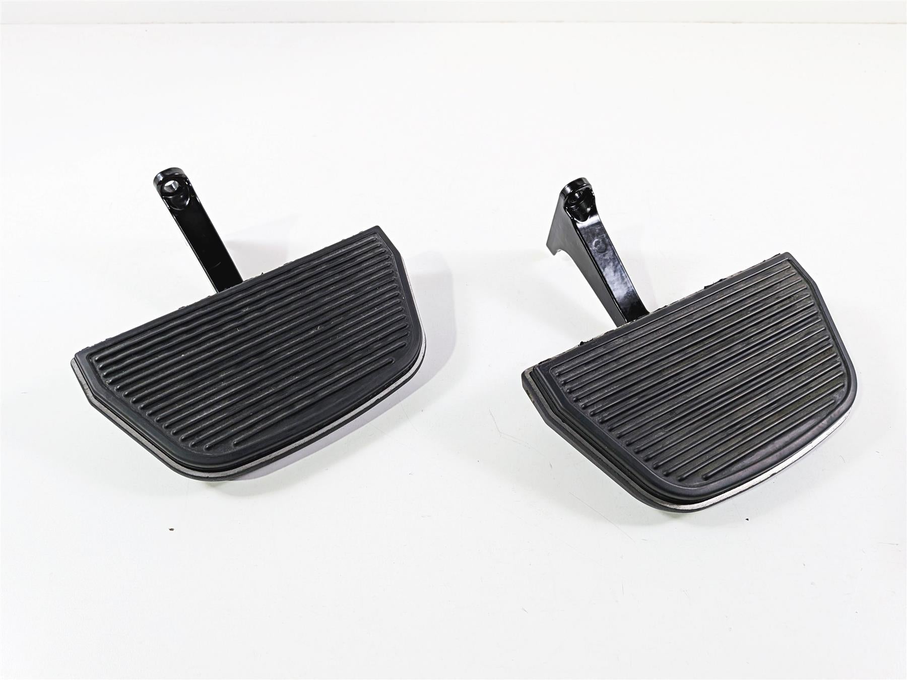 2014 Harley Touring FLHTK Electra Glide Rear Passenger Floor Board Set 52719-10-Mototech271