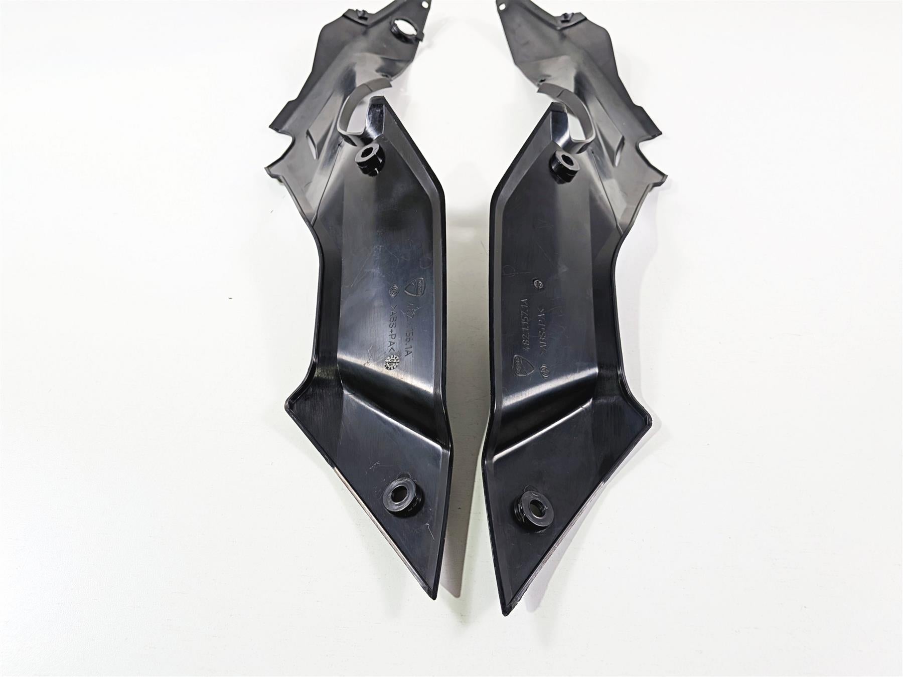 2011 Ducati Streetfighter 1098 S Under Seat Side Cover Set 48211562A 48211572A {{ shop.shopifyCountryName }} - Mototech271