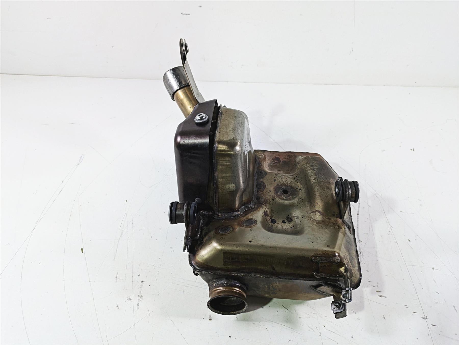2020 Triumph Daytona 765 Moto2 Exhaust Chamber Center Silencer T2206765 {{ shop.shopifyCountryName }} - Mototech271