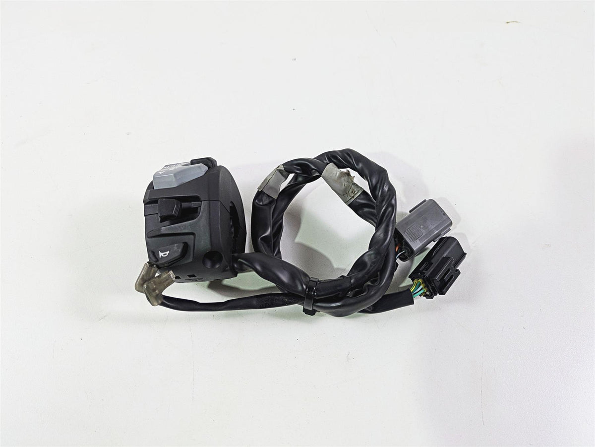 2023 Suzuki GSX1300 RR Hayabusa Left Blinker Control Switch - Read 37400-10L01 {{ shop.shopifyCountryName }} - Mototech271