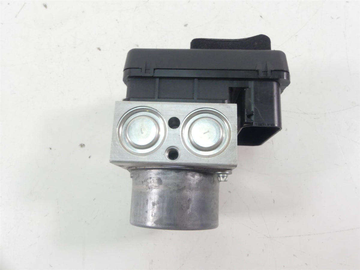 2015 Ducati Monster 1200 S Abs Brake Pump Pressure Module 54240441C {{ shop.shopifyCountryName }} - Mototech271