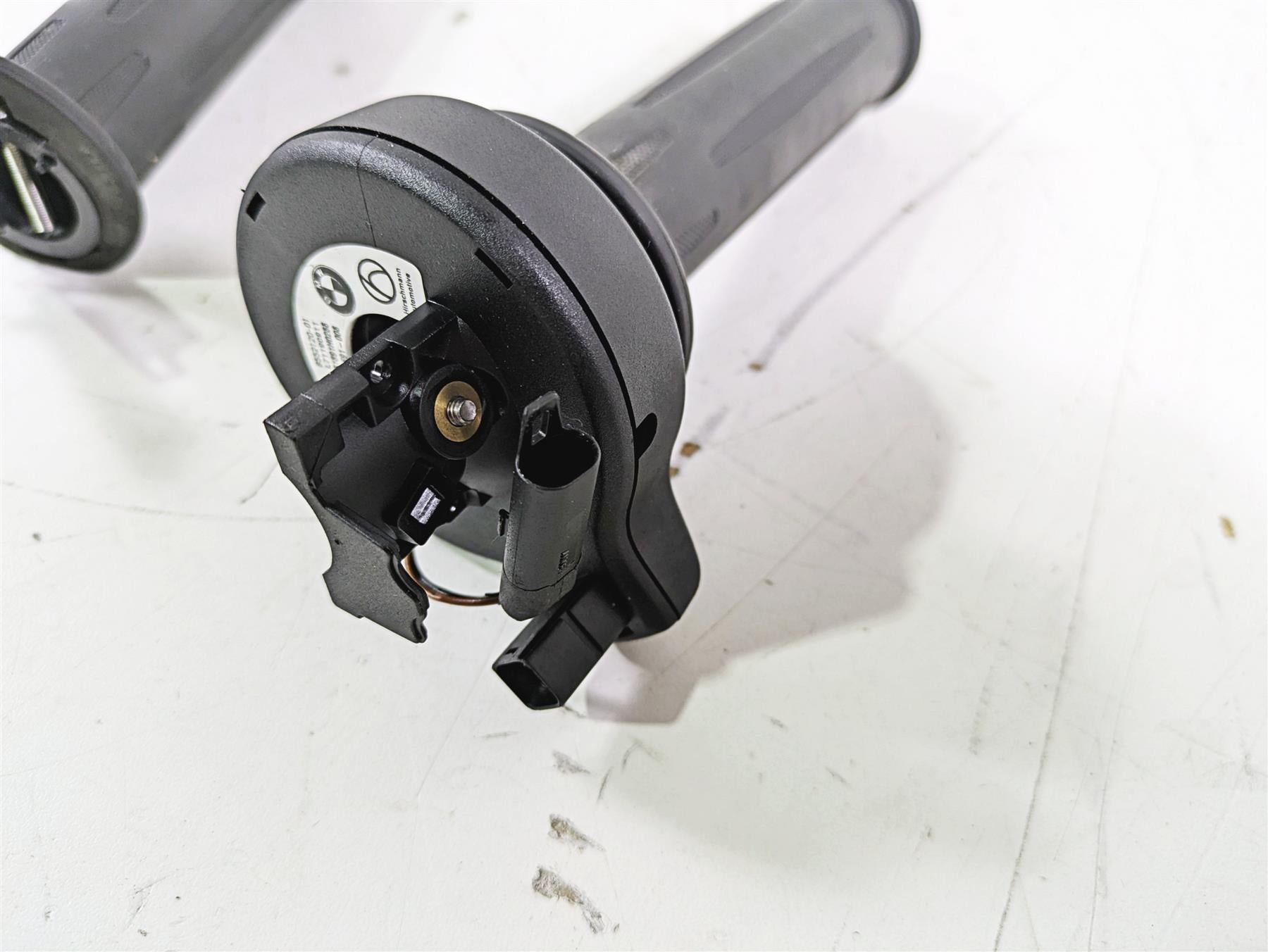 2016 BMW R1200GS GSW K50 Heated Cruise Hand Grip Set 61318552117 61318552120 {{ shop.shopifyCountryName }} - Mototech271