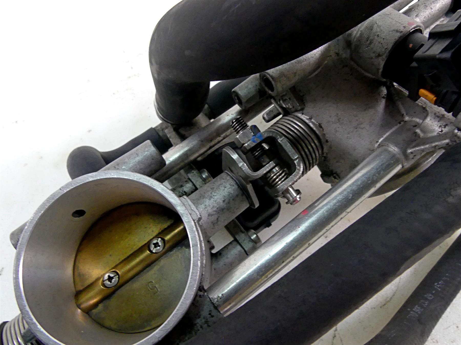 2012 Ducati Monster 1100 EVO Throttle Body Bodies Fuel Injection 28240833A {{ shop.shopifyCountryName }} - Mototech271