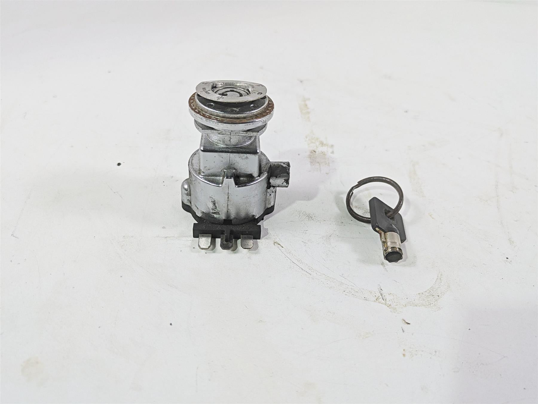 2008 Harley FXDL Dyna Low Rider 105TH Ignition Switch Fork Lock Key 71559-06B