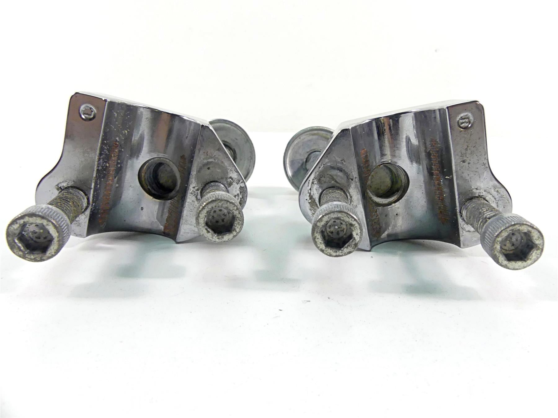 2020 Harley Softail FXST Standard Lower Handlebar Riser Clamp Set 55900275 {{ shop.shopifyCountryName }} - Mototech271