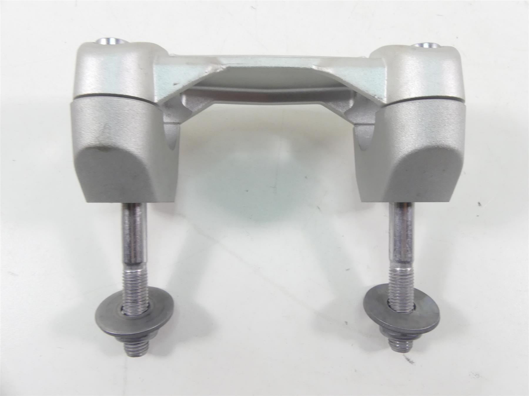 2020 Triumph Speed Triple RS 1050 Handlebar Holder Riser Set T2042064 T2041599 {{ shop.shopifyCountryName }} - Mototech271