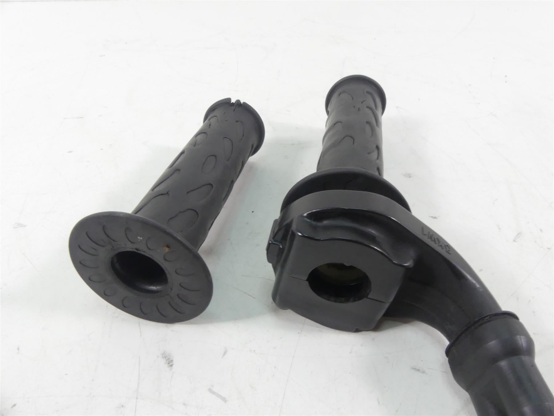 2001 Kawasaki ZX600J2 ZX6R Ninja Throttle Grip & Cables 32099-1193 {{ shop.shopifyCountryName }} - Mototech271