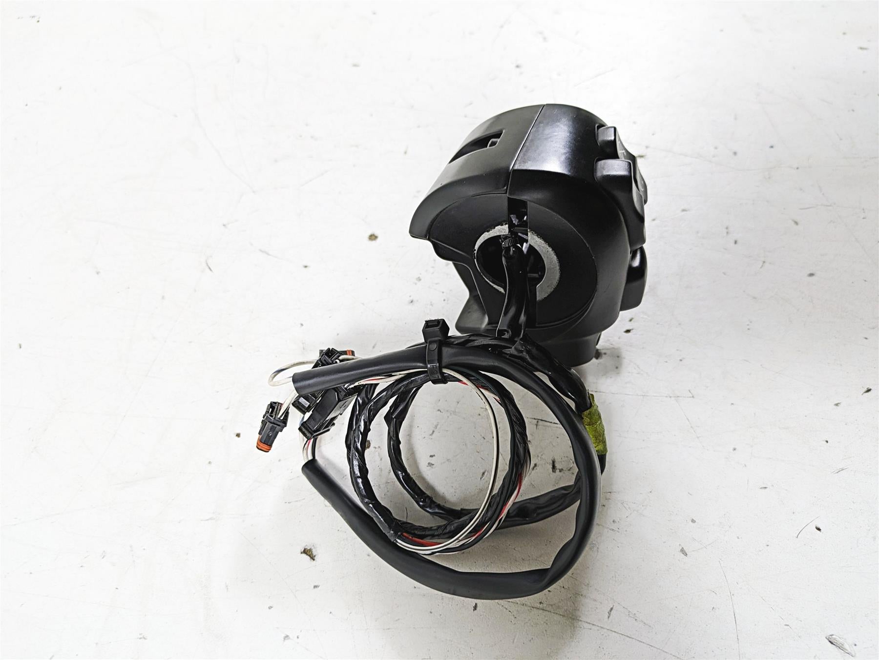 2015 Harley Touring FLHXS Street Glide Right Hand Start Control Switch 71500129C {{ shop.shopifyCountryName }} - Mototech271