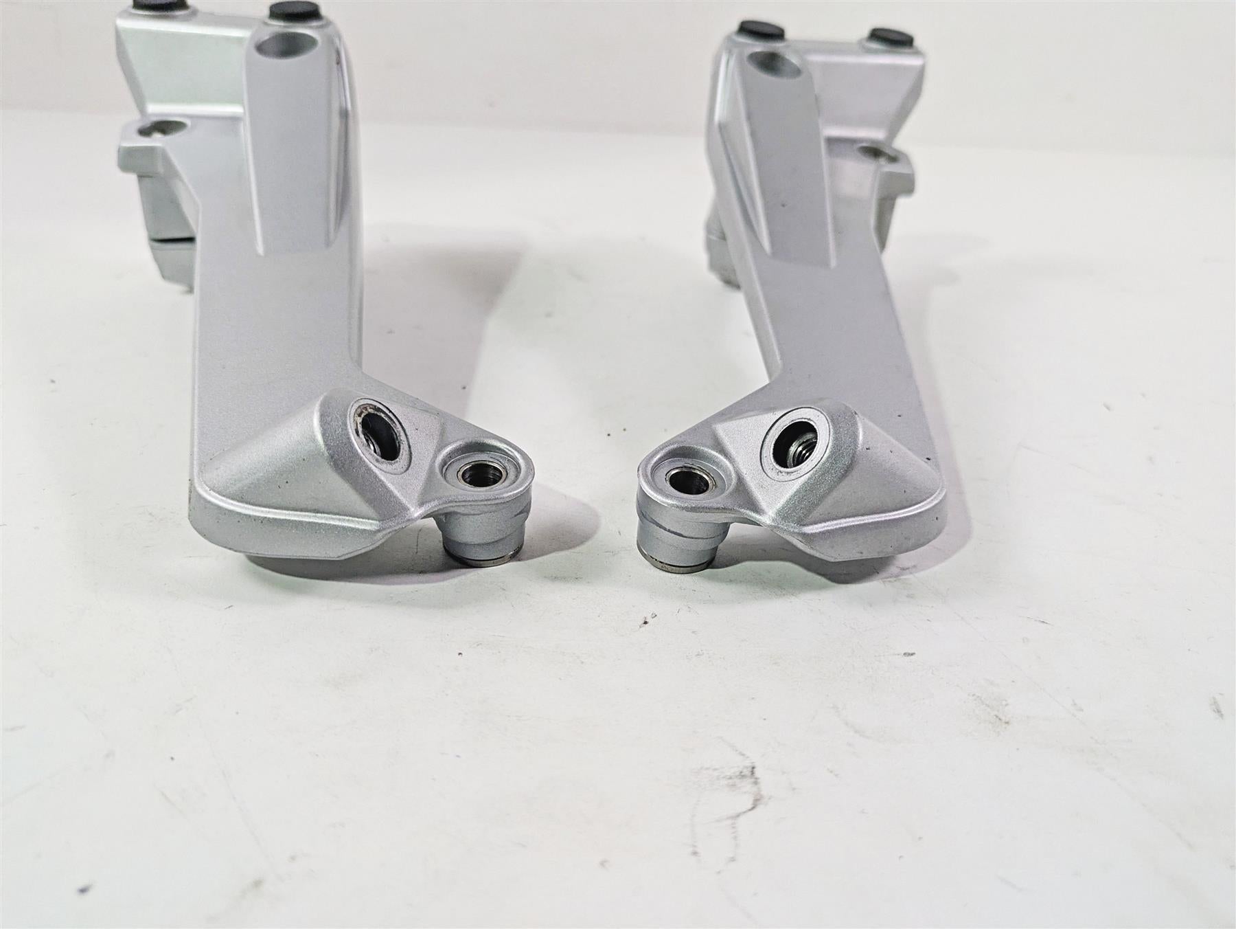 2010 BMW R1200GS K25 Saddlebag Mount Bracket Holder Set 46547695986 {{ shop.shopifyCountryName }} - Mototech271